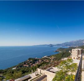 2 Bedroom Apartment with 2 Shared Pools, sleeps 4